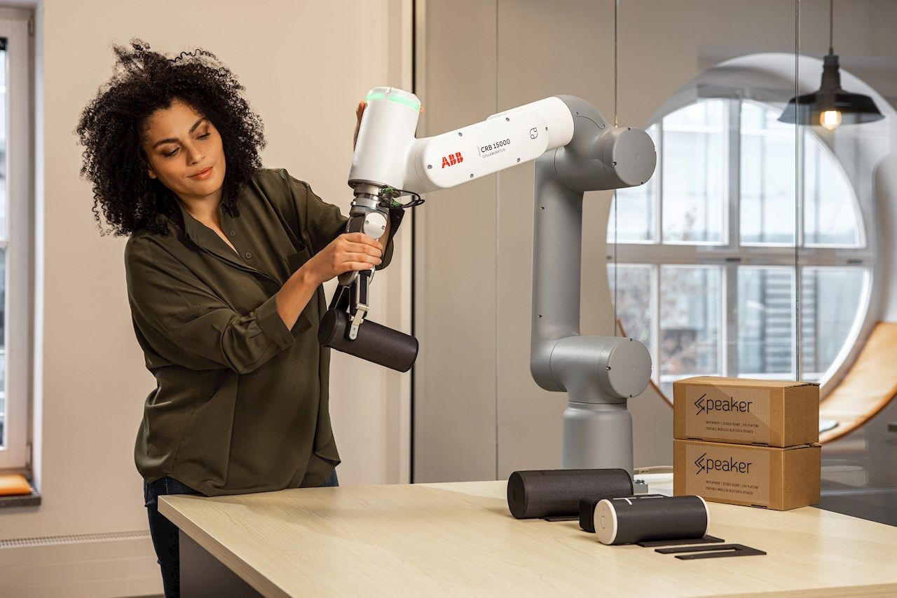 Genom att integrera cobots i våra kunders arbetsmiljö kan Abraflex öka produktionstakten och förbättra kvaliteten på deras produkter.